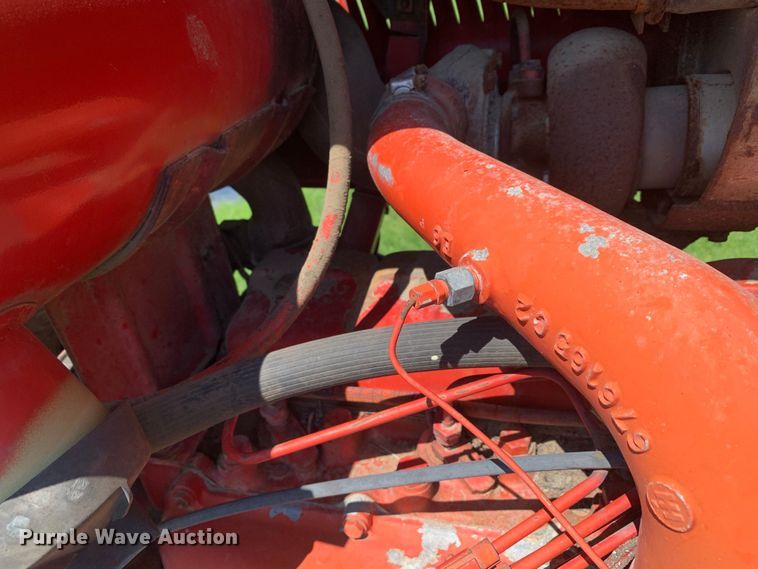 image for item KX9993 1977 International 1086 tractor