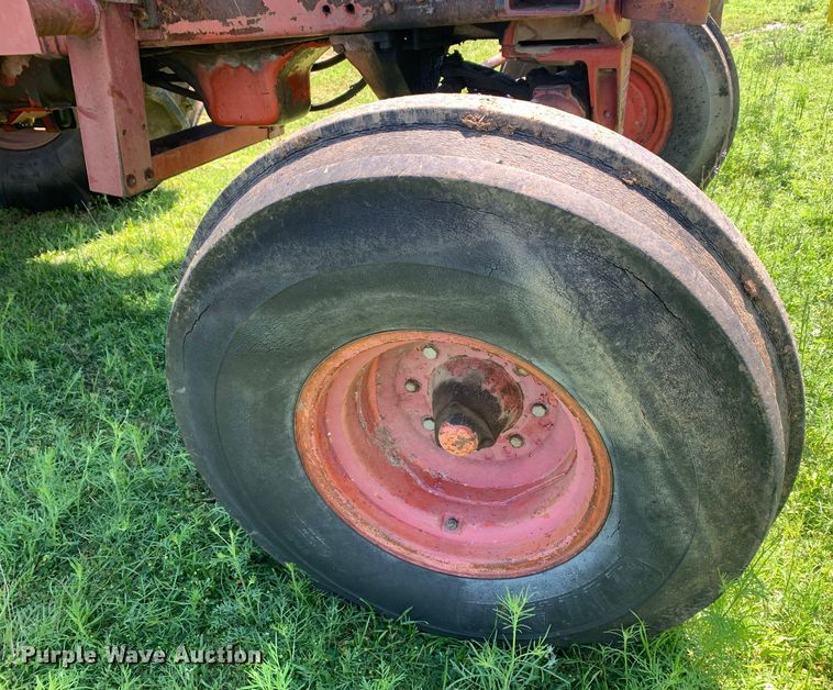 image for item KX9993 1977 International 1086 tractor