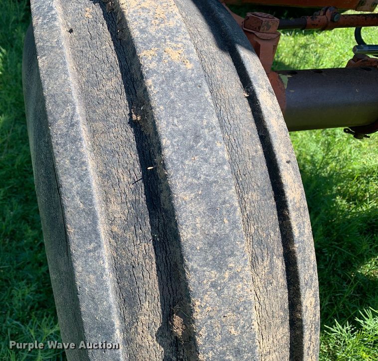 image for item KX9993 1977 International 1086 tractor