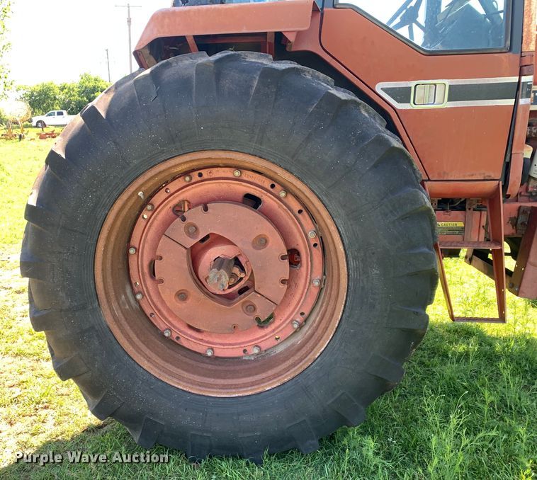 image for item KX9993 1977 International 1086 tractor