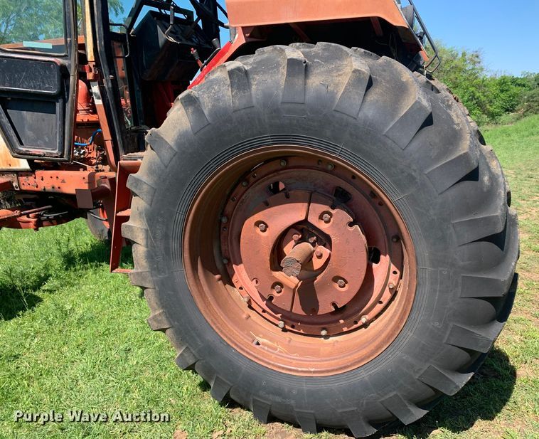 image for item KX9993 1977 International 1086 tractor