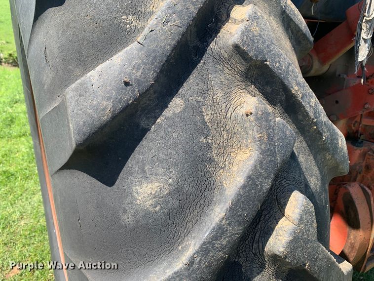 image for item KX9993 1977 International 1086 tractor