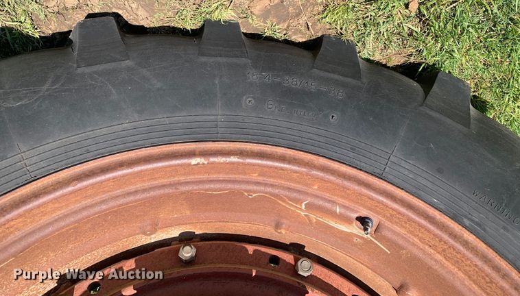 image for item KX9993 1977 International 1086 tractor