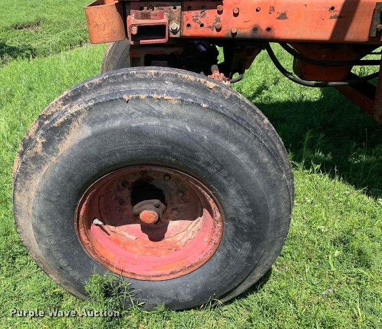 image for item KX9993 1977 International 1086 tractor