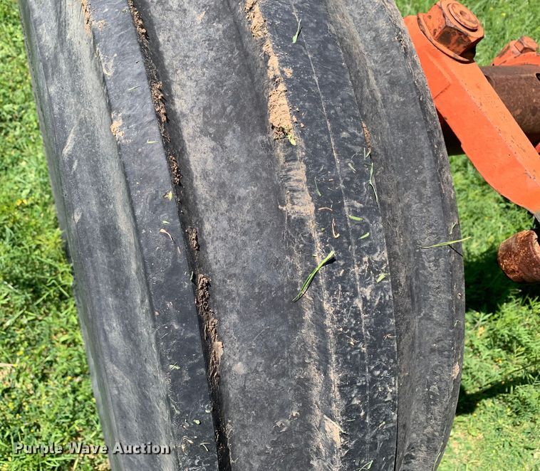 image for item KX9993 1977 International 1086 tractor