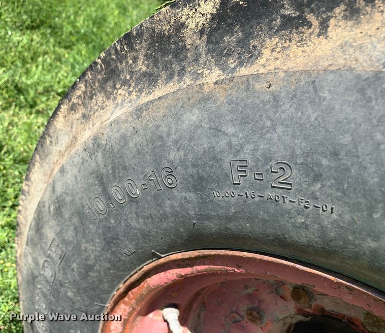 image for item KX9993 1977 International 1086 tractor