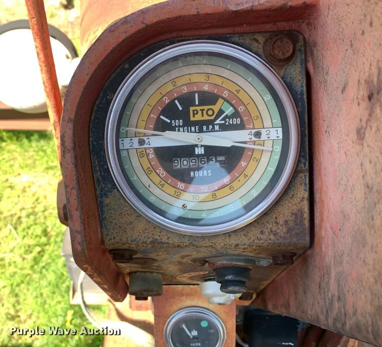 image for item KX9994 1966 International Harvester  F806D tractor