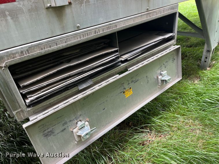 image for item LD9437 2008 EBY livestock trailer