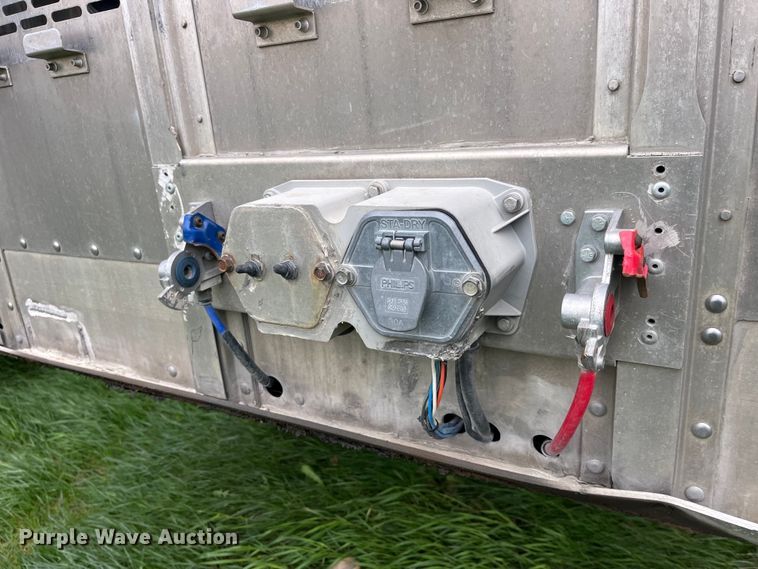 image for item LD9437 2008 EBY livestock trailer