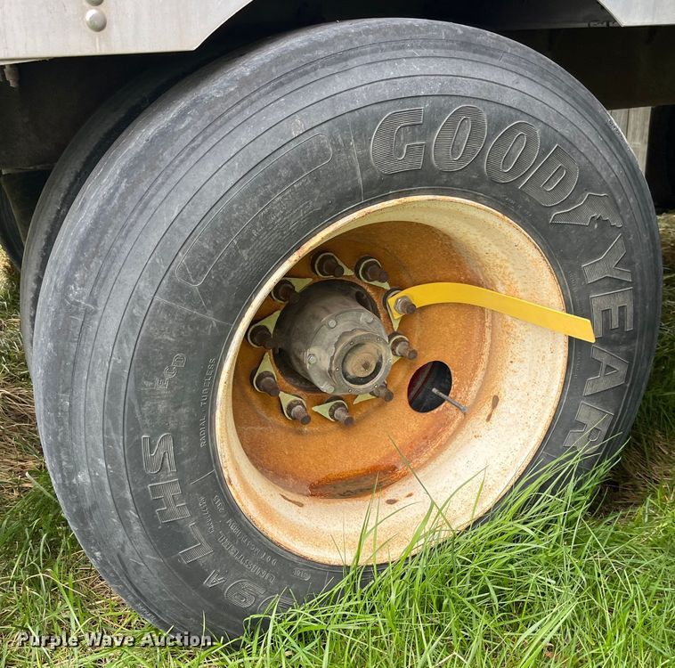 image for item LD9437 2008 EBY livestock trailer