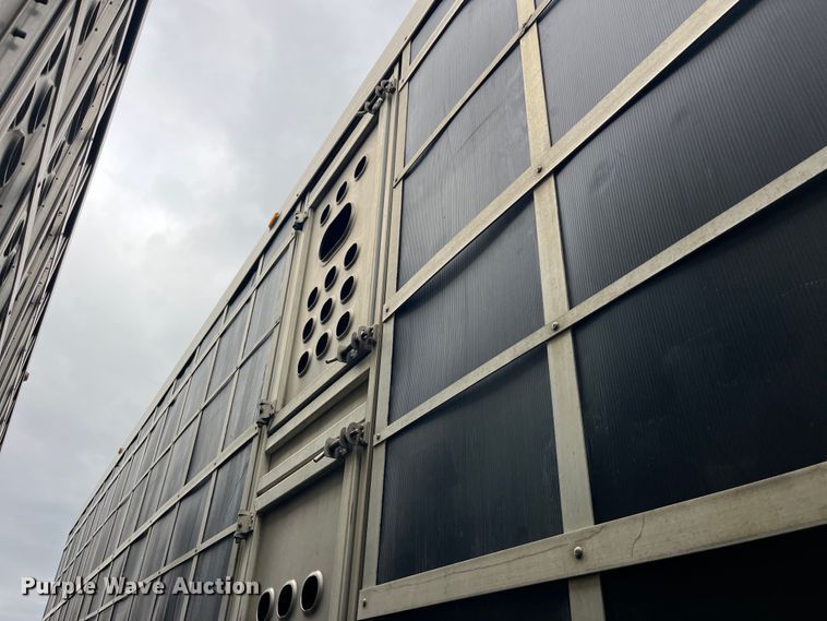 image for item LD9438 2006 EBY livestock trailer