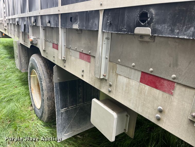 image for item LD9438 2006 EBY livestock trailer