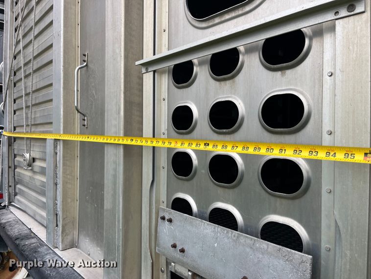 image for item LD9438 2006 EBY livestock trailer