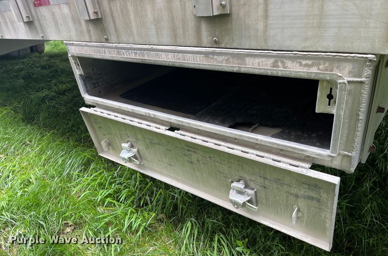 image for item LD9438 2006 EBY livestock trailer