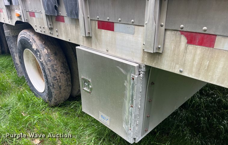 image for item LD9438 2006 EBY livestock trailer