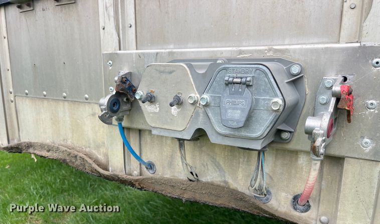 image for item LD9438 2006 EBY livestock trailer