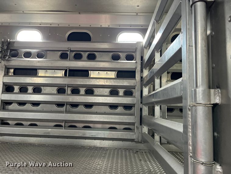 image for item LD9438 2006 EBY livestock trailer