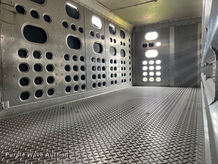 image for item LD9438 2006 EBY livestock trailer