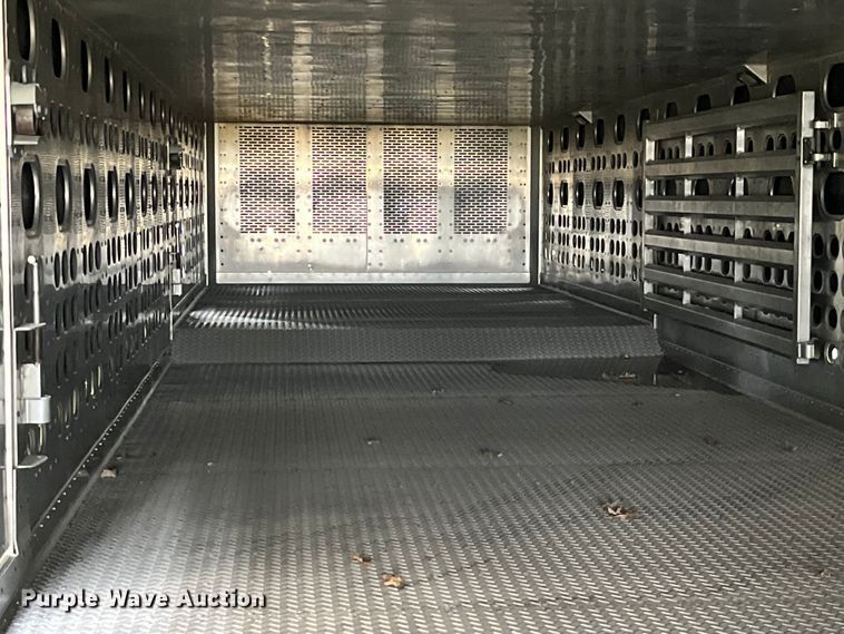 image for item LD9438 2006 EBY livestock trailer