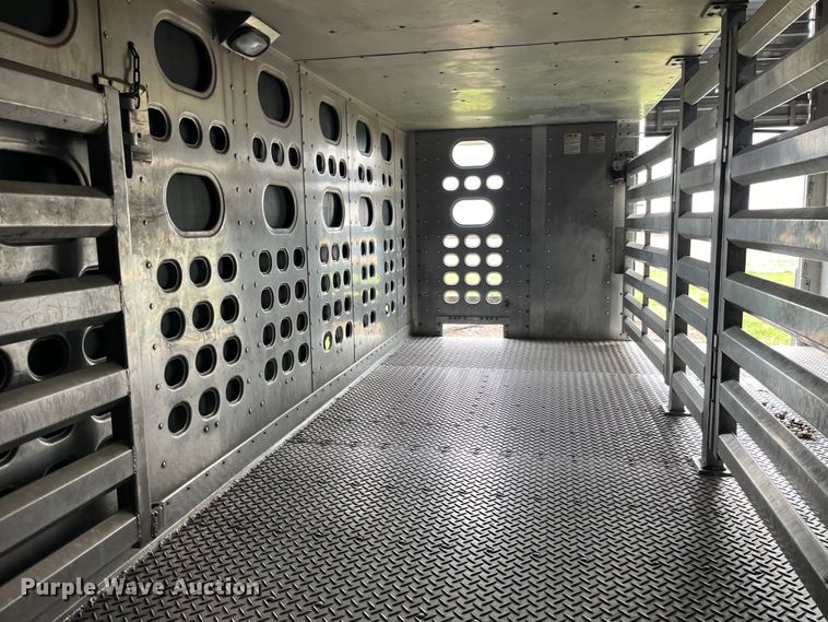 image for item LD9438 2006 EBY livestock trailer