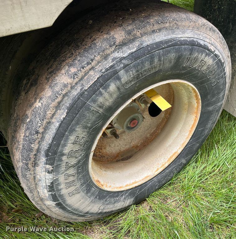 image for item LD9438 2006 EBY livestock trailer