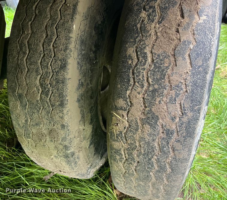 image for item LD9438 2006 EBY livestock trailer