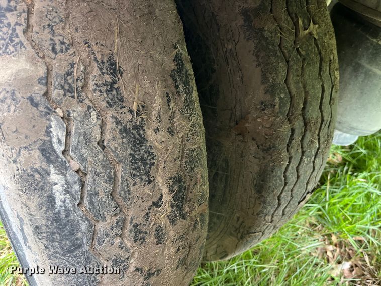 image for item LD9438 2006 EBY livestock trailer