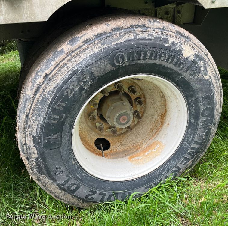 image for item LD9438 2006 EBY livestock trailer