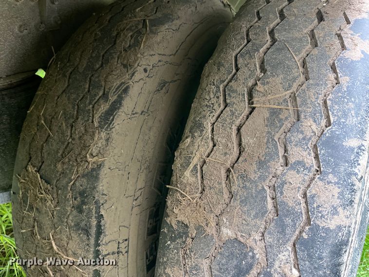 image for item LD9438 2006 EBY livestock trailer