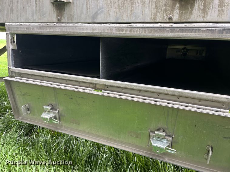 image for item LD9439 2006 EBY livestock trailer