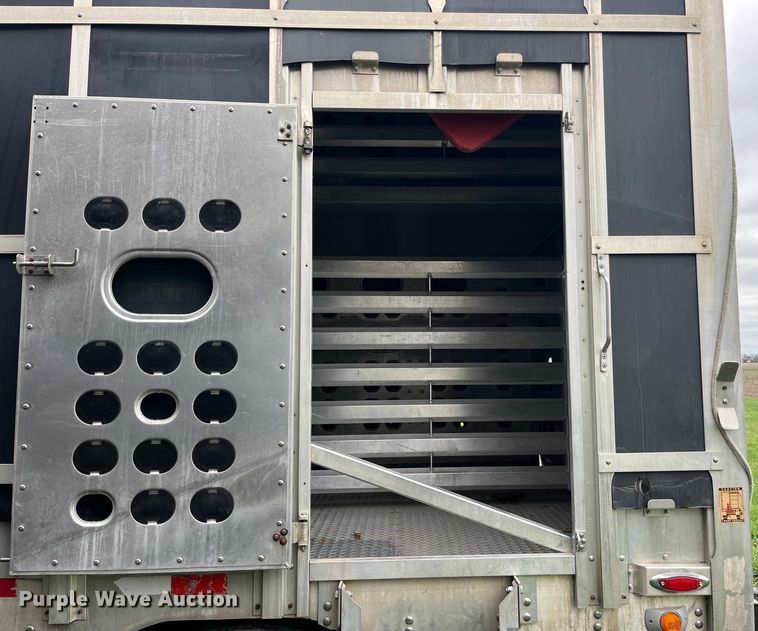 image for item LD9439 2006 EBY livestock trailer