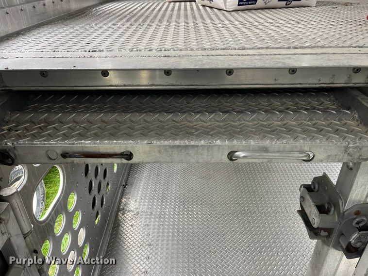 image for item LD9439 2006 EBY livestock trailer