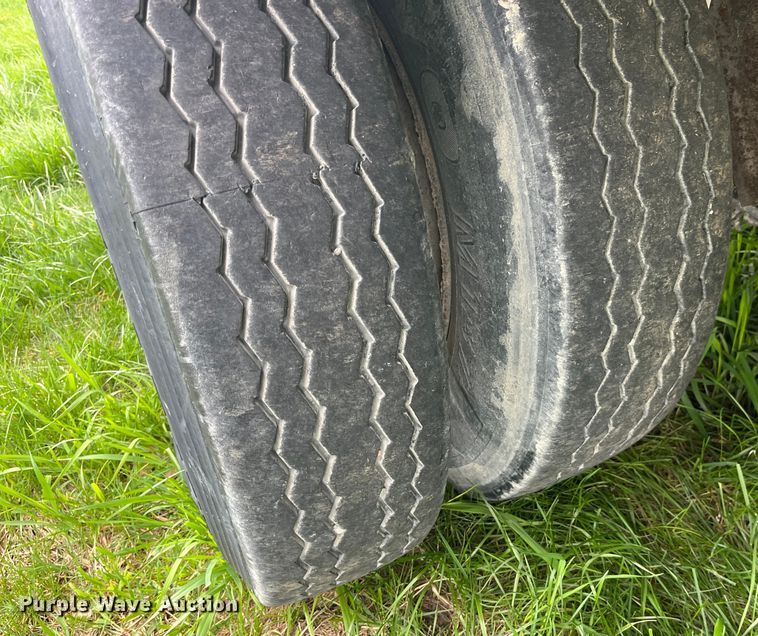 image for item LD9439 2006 EBY livestock trailer