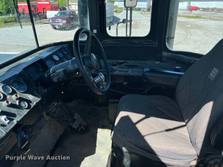 image for item LD9534 1996 Ag-Chem Terra Gator 1844 applicator