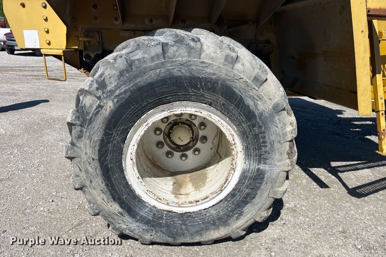 image for item LD9534 1996 Ag-Chem Terra Gator 1844 applicator