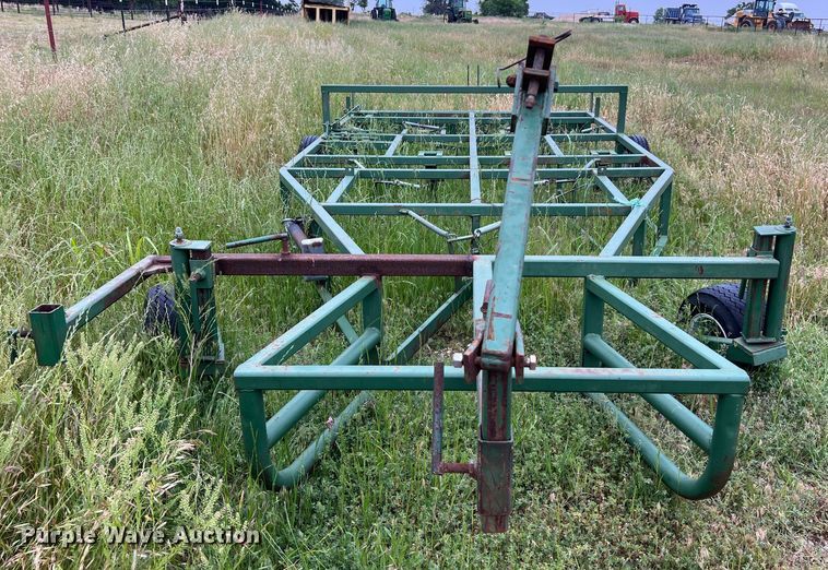 image for item LU9843 Rafter Equipment hay bale accumulator 