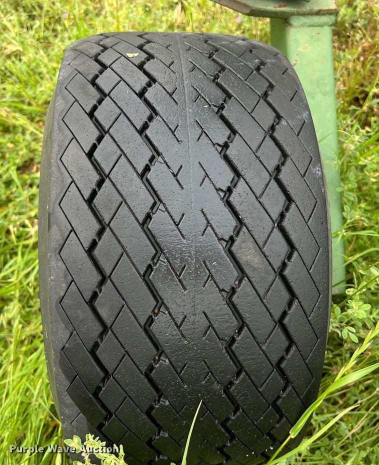 image for item LU9843 Rafter Equipment hay bale accumulator 