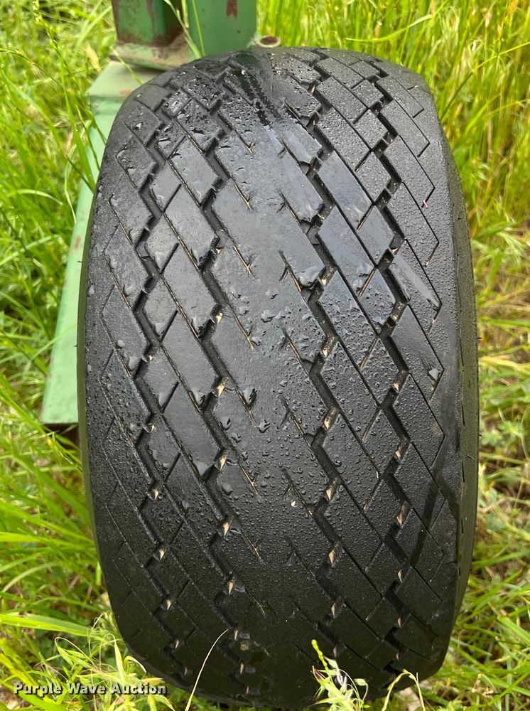 image for item LU9843 Rafter Equipment hay bale accumulator 