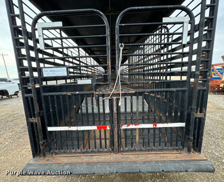 image for item MR9318 2009 Gooseneck Trailers livestock trailer