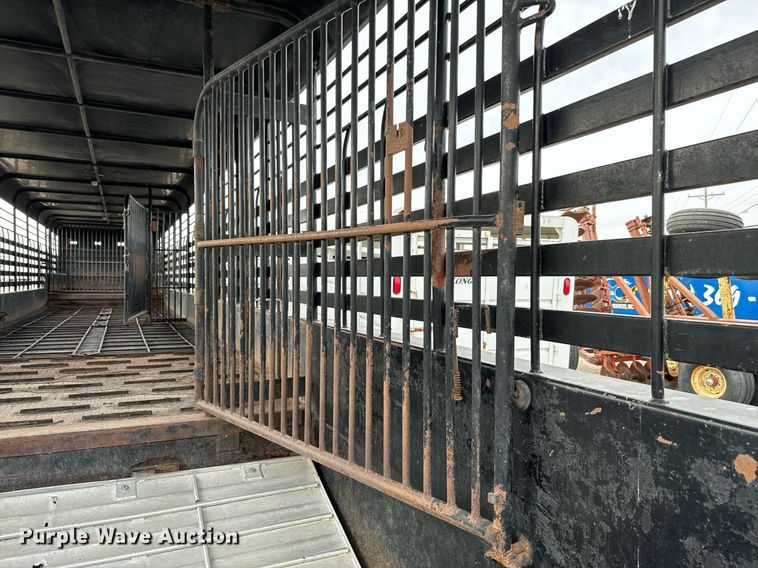 image for item MR9318 2009 Gooseneck Trailers livestock trailer