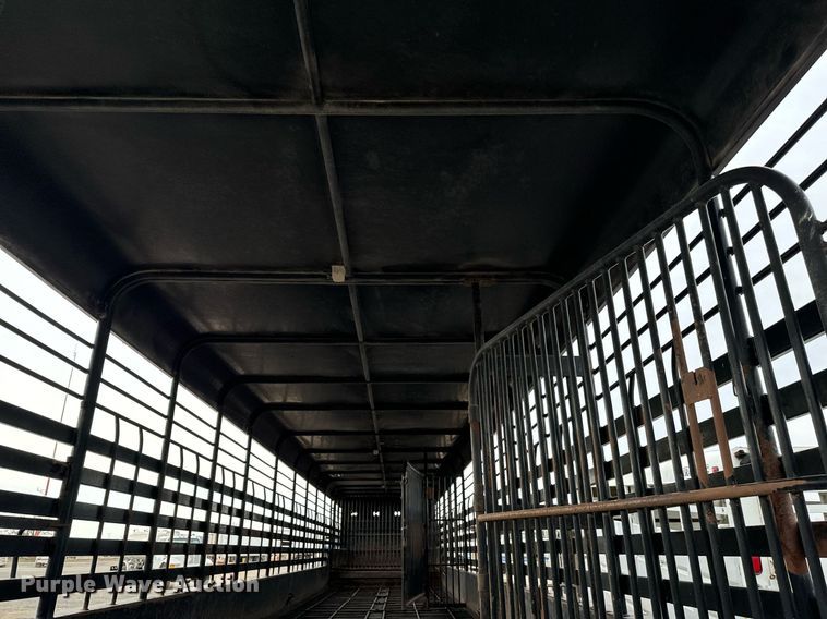 image for item MR9318 2009 Gooseneck Trailers livestock trailer