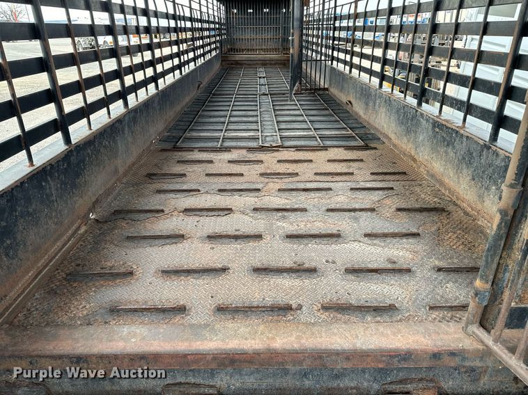 image for item MR9318 2009 Gooseneck Trailers livestock trailer