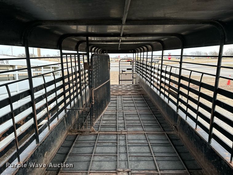 image for item MR9318 2009 Gooseneck Trailers livestock trailer