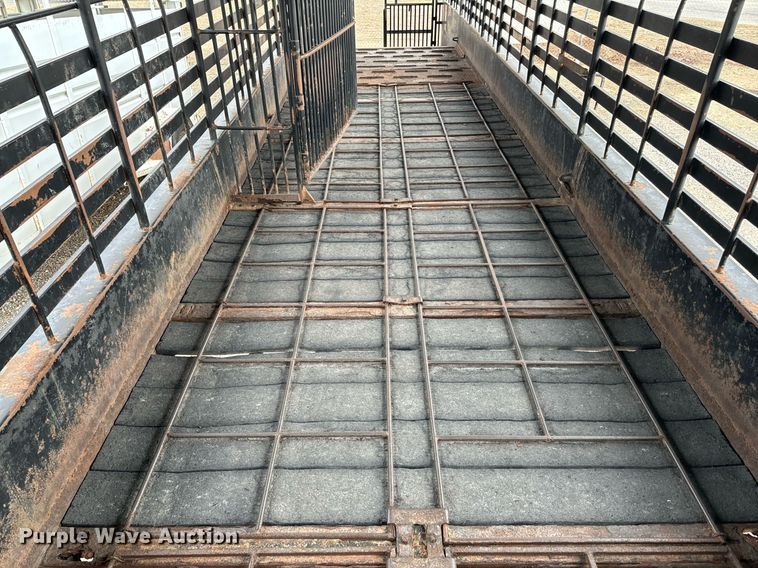 image for item MR9318 2009 Gooseneck Trailers livestock trailer