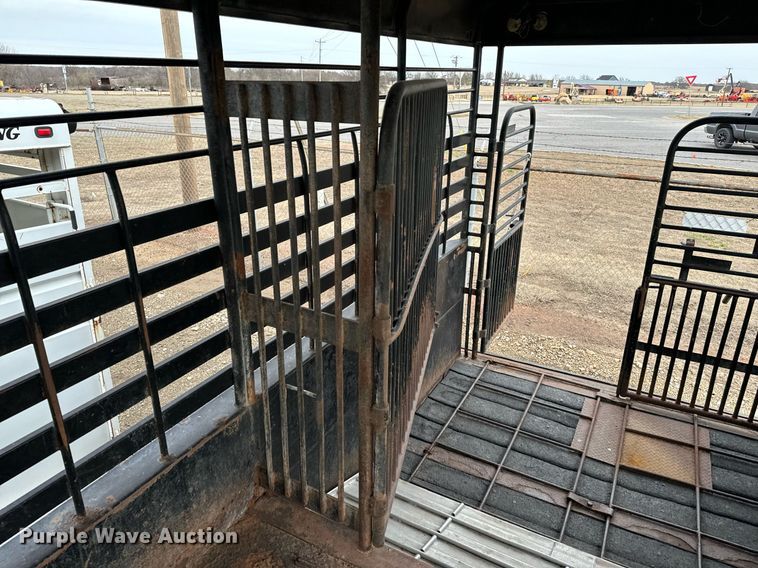 image for item MR9318 2009 Gooseneck Trailers livestock trailer