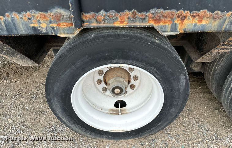 image for item MR9318 2009 Gooseneck Trailers livestock trailer