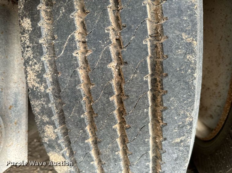 image for item MR9318 2009 Gooseneck Trailers livestock trailer