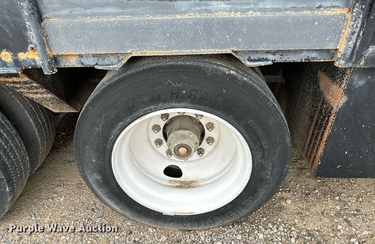 image for item MR9318 2009 Gooseneck Trailers livestock trailer