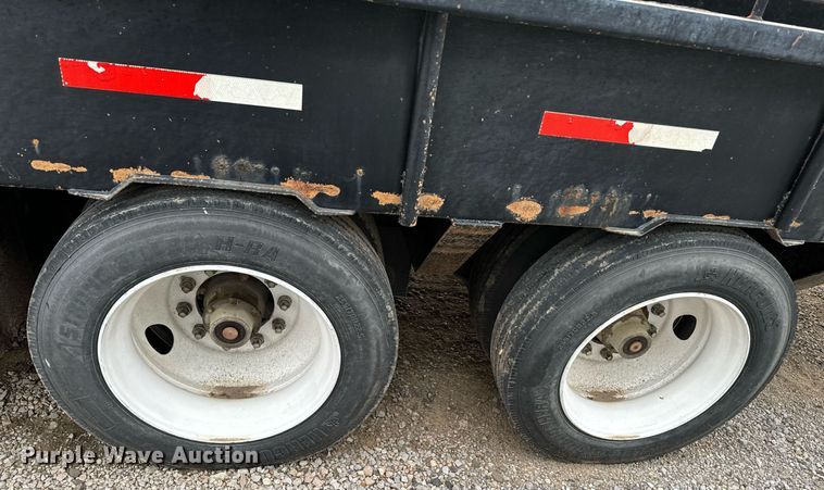 image for item MR9318 2009 Gooseneck Trailers livestock trailer