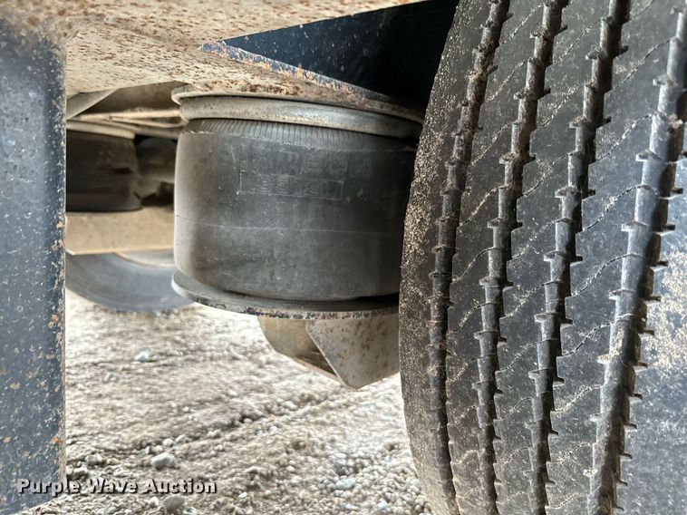 image for item MR9318 2009 Gooseneck Trailers livestock trailer